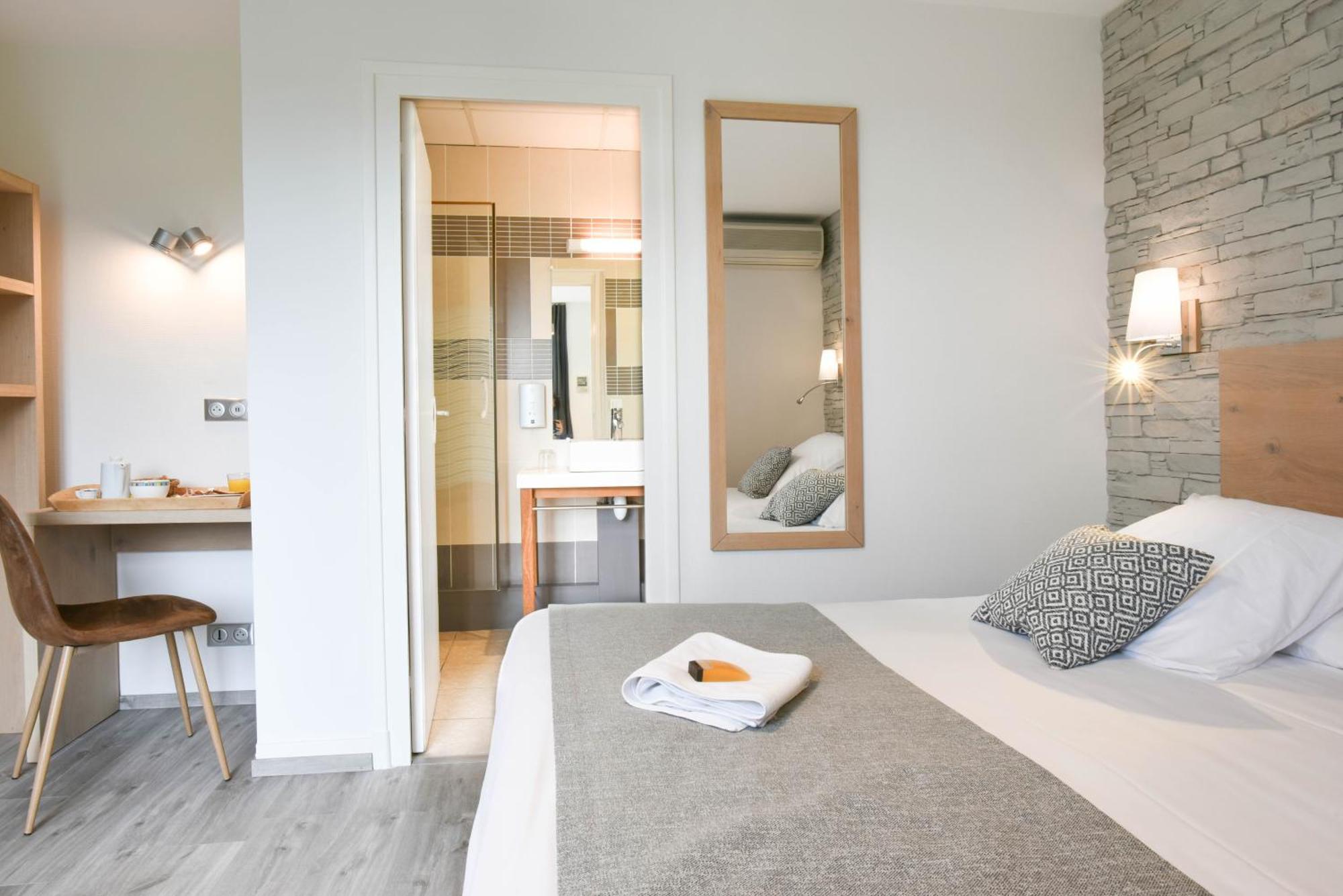 Logis Auberge Du Relais - Hotel & Restaurant Berenx ภายนอก รูปภาพ
