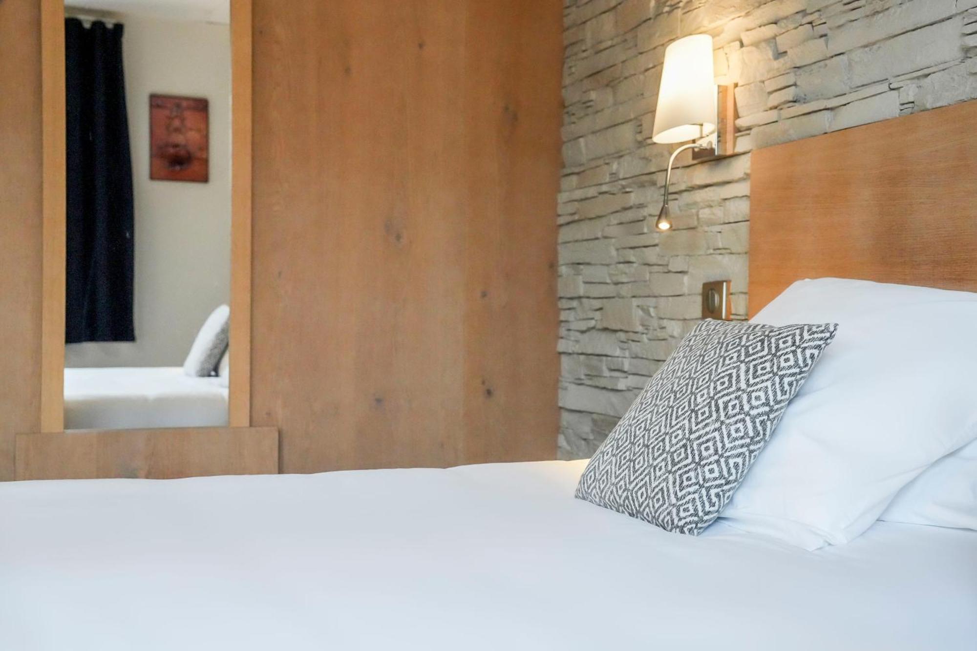 Logis Auberge Du Relais - Hotel & Restaurant Berenx ภายนอก รูปภาพ