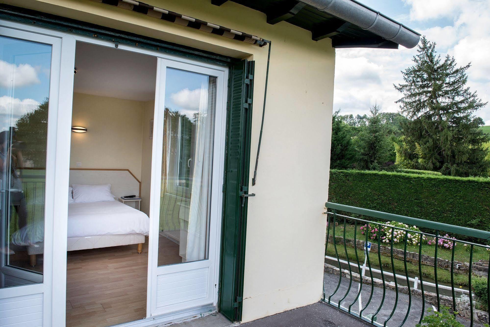 Logis Auberge Du Relais - Hotel & Restaurant Berenx ภายนอก รูปภาพ