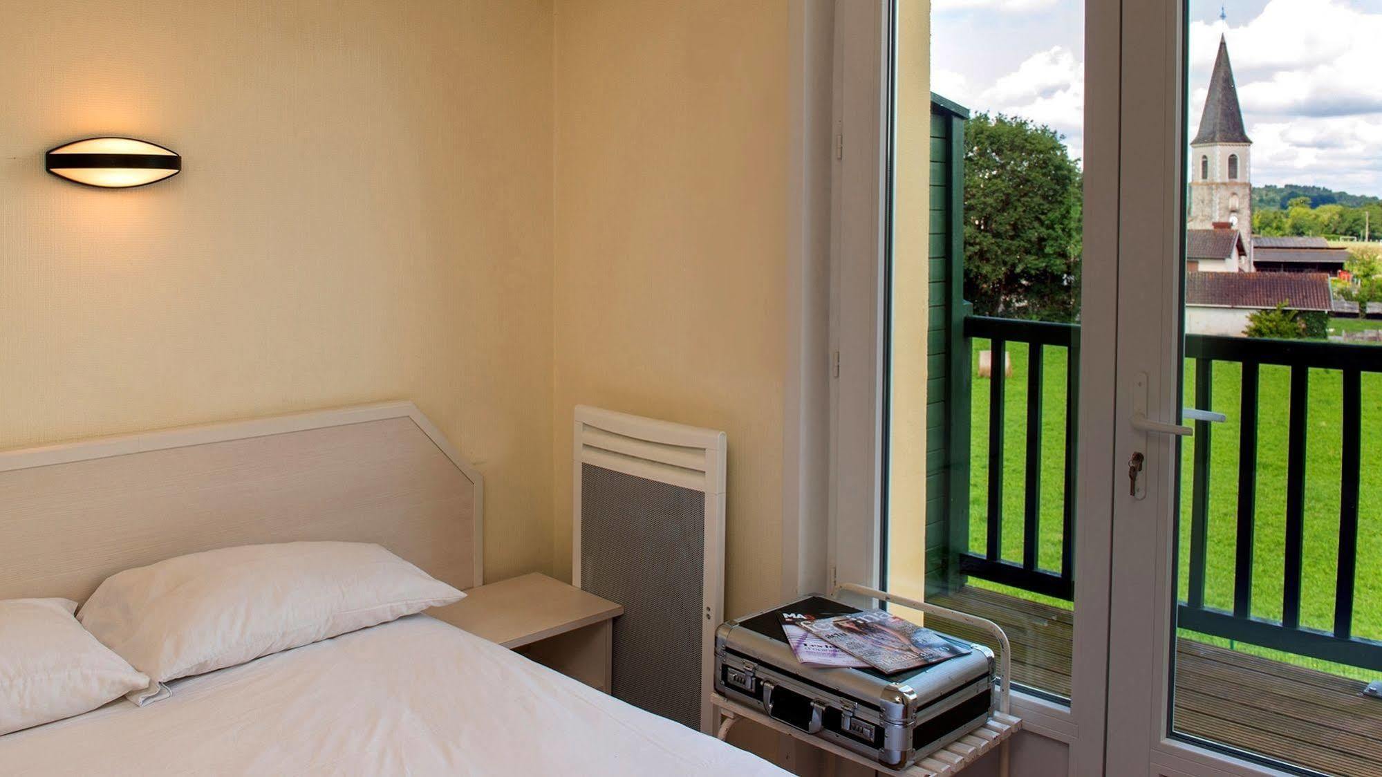 Logis Auberge Du Relais - Hotel & Restaurant Berenx ภายนอก รูปภาพ